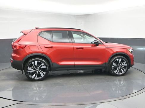 Used 2023 Volvo XC40 B5 Plus w/ Protection Package Premier image 8