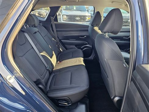 Certified 2025 Hyundai Tucson SE image 13