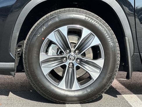 New 2026 Toyota Highlander XLE AWD/4WD image 33
