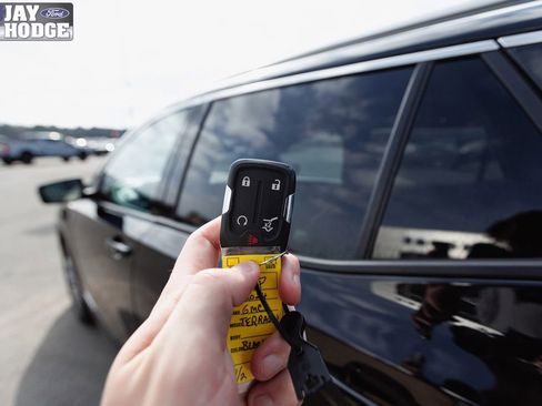 Used 2024 GMC Terrain SLT image 6