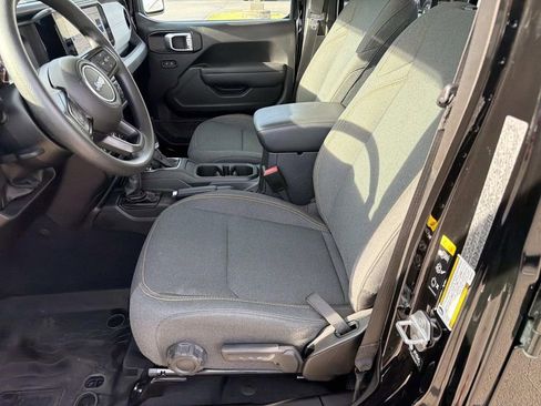 Used 2025 Jeep Gladiator Sport image 20