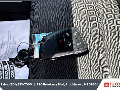 Used 2023 Chevrolet Silverado 1500 LT AWD/4WD image 9