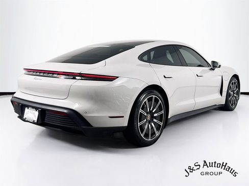Used 2021 Porsche Taycan image 7
