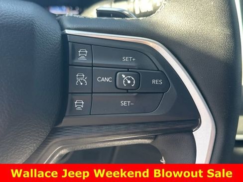 Used 2024 Jeep Grand Cherokee Altitude AWD/4WD image 22