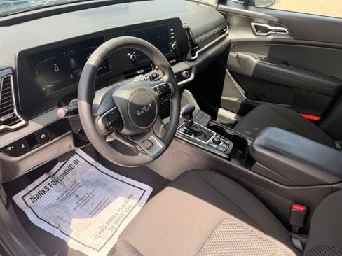 Used 2024 Kia Sportage LX AWD/4WD image 9