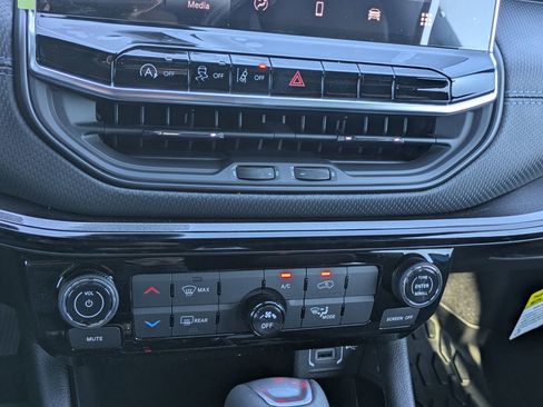 New 2026 Jeep Compass Latitude AWD/4WD image 14