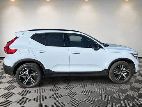 New 2026 Volvo XC40 B5 Core w/ Climate Package image 2