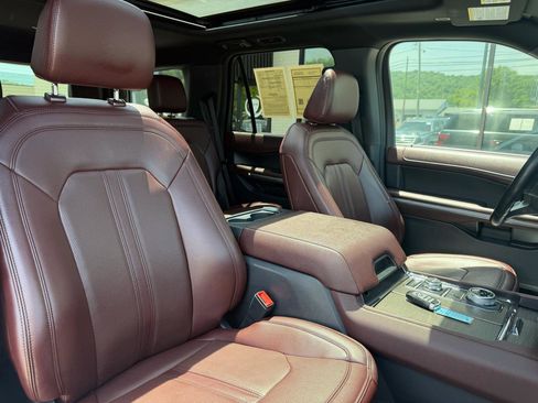 Used 2024 Ford Expedition Limited AWD/4WD image 18
