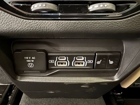 Used 2025 Jeep Grand Cherokee Limited w/ Luxury Tech Group II AWD/4WD image 25