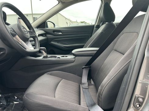 Used 2025 Nissan Altima 2.5 SV FWD image 22
