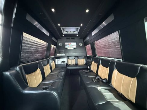Used 2011 Mercedes-Benz Sprinter 2500 image 16