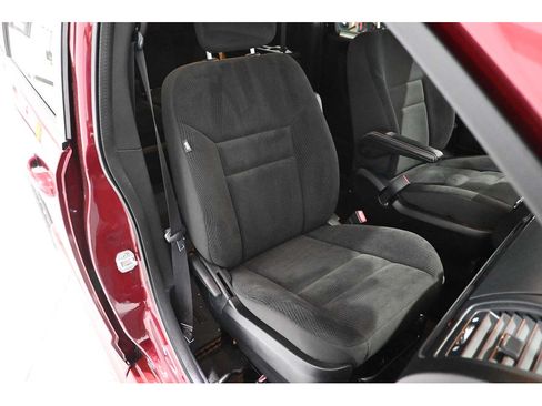 Used 2019 Dodge Grand Caravan SE FWD image 16