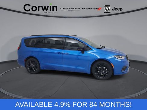 New 2026 Chrysler Pacifica Limited w/ S Appearance Package image 1