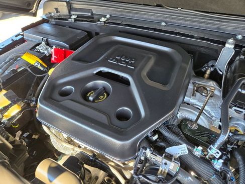 Used 2023 Jeep Wrangler Unlimited Sahara AWD/4WD image 16