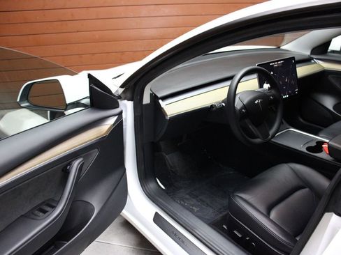 Used 2022 Tesla Model 3 Long Range image 10