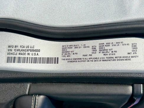 Used 2023 Jeep Grand Cherokee L Laredo image 13