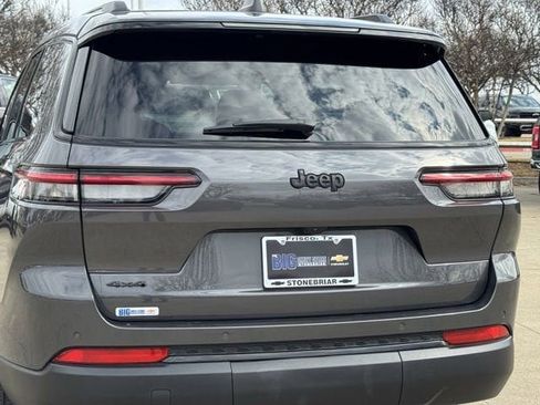 Used 2024 Jeep Grand Cherokee L Altitude image 9