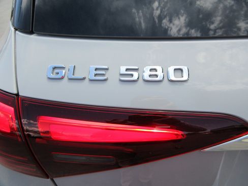 Used 2024 Mercedes-Benz GLE 580 4MATIC image 8