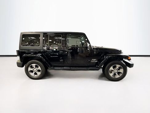 Used 2018 Jeep Wrangler Unlimited Sahara image 5