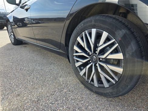 Used 2024 Nissan Altima 2.5 SV image 34