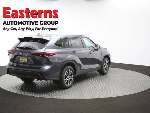 Used 2022 Toyota Highlander XLE AWD/4WD image 42