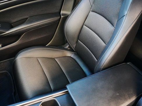 Used 2022 Honda Accord Sport image 11