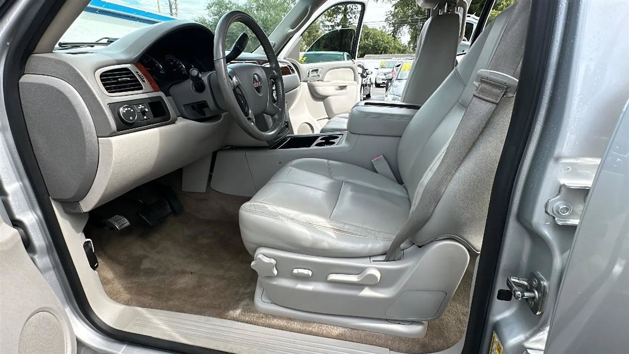 Used 2014 GMC Yukon XL SLT RWD image 21