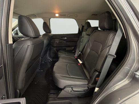 Used 2025 Nissan Pathfinder SL FWD image 21