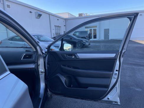 Used 2015 Subaru Outback 2.5i Premium image 9