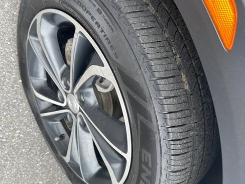 Used 2021 Buick Encore GX Essence image 9