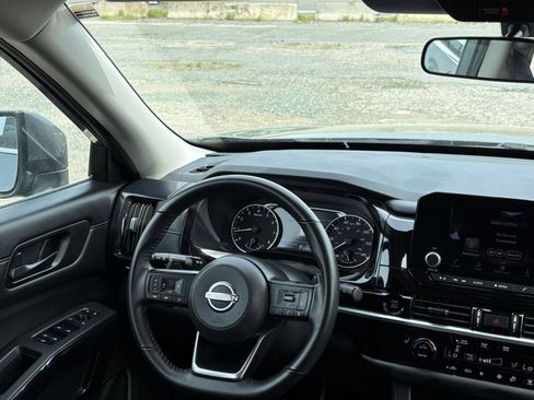 Used 2025 Nissan Pathfinder SV FWD image 28