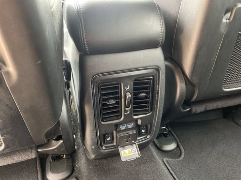 Used 2020 Jeep Grand Cherokee Overland AWD/4WD image 30