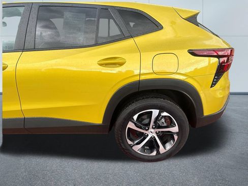 Used 2024 Chevrolet Trax RS w/ Driver Confidence Package FWD image 35