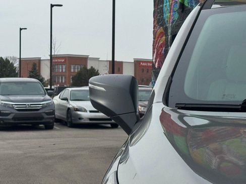 Used 2018 Buick Enclave Essence image 11