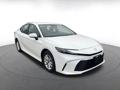 Used 2025 Toyota Camry LE image 1