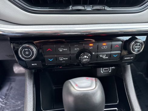 Used 2024 Jeep Compass Limited image 15