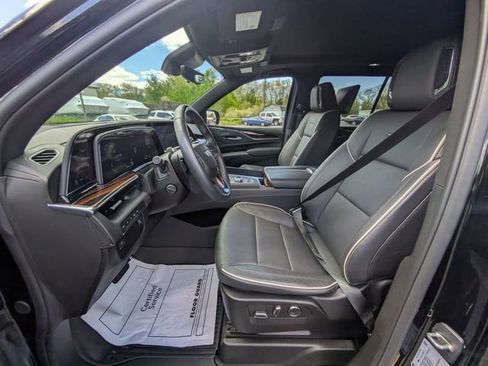 Used 2023 Cadillac Escalade Premium Luxury AWD/4WD image 26