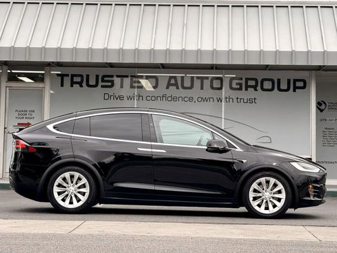 Used 2020 Tesla Model X Long Range image 5