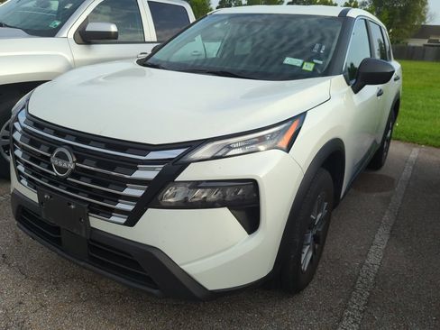 Used 2024 Nissan Rogue S FWD image 1