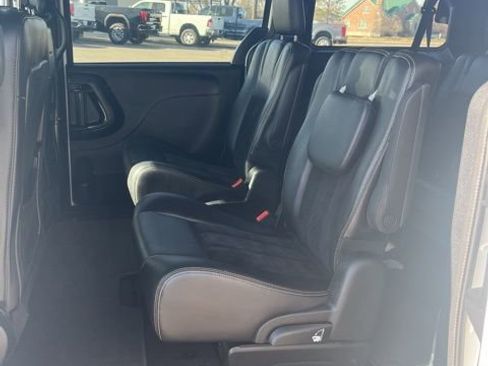 Used 2014 Dodge Grand Caravan SXT image 35