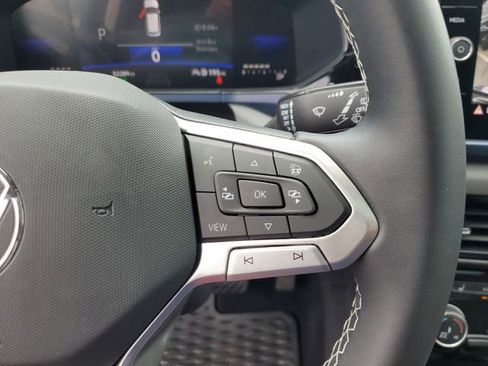 Certified 2023 Volkswagen Taos SE w/ Panoramic Sunroof Package FWD image 27