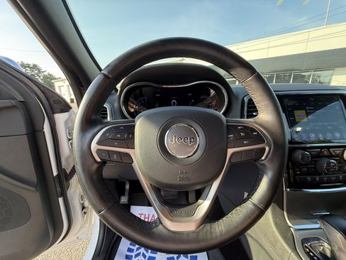 Used 2019 Jeep Grand Cherokee Limited w/ Luxury Group II AWD/4WD image 18