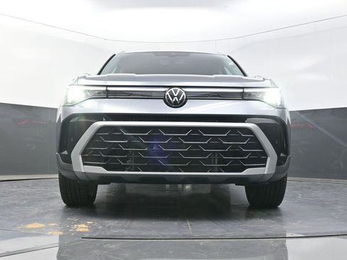 New 2025 Volkswagen Taos SEL image 20
