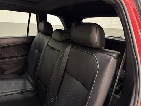Certified 2024 Volkswagen Tiguan SE R-Line FWD image 17