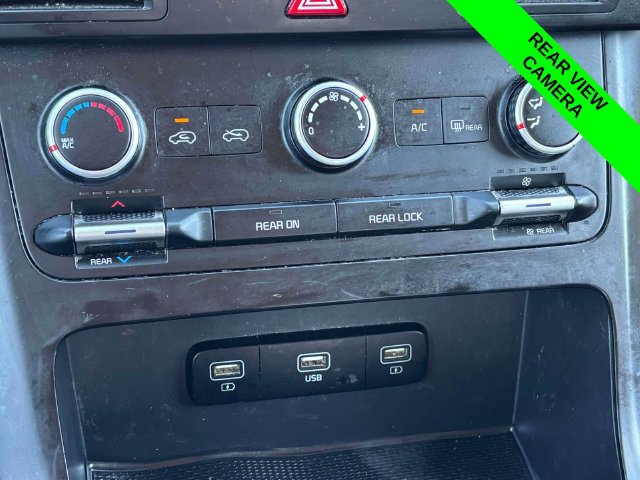 Used 2022 Kia Carnival LX FWD image 19
