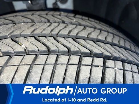 Used 2025 Chevrolet Traverse LT image 36