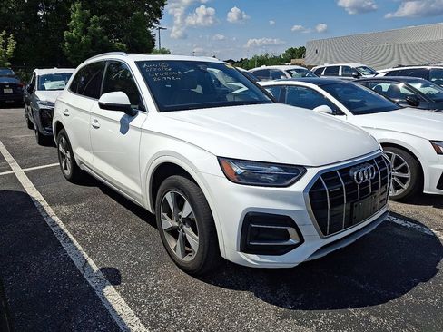 Used 2023 Audi Q5 2.0T Premium w/ Convenience Package AWD/4WD image 3