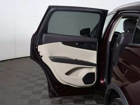 Used 2020 Lincoln Nautilus Reserve AWD/4WD image 25