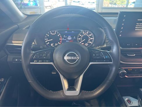 Used 2023 Nissan Altima 2.5 SV w/ SV Premium Package FWD image 18