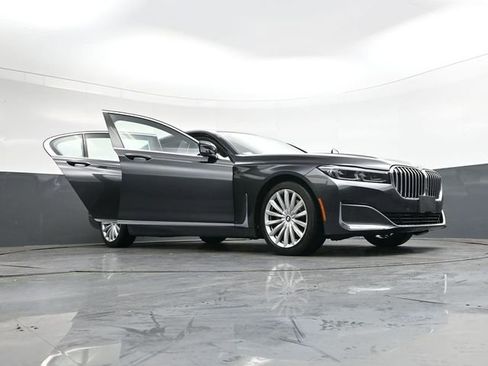 Used 2022 BMW 740i w/ Premium Package image 42